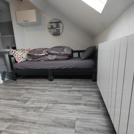 Studio "Sous Les Toits", Proche Hyper Centre Et Commerces ! Valenciennes Esterno foto