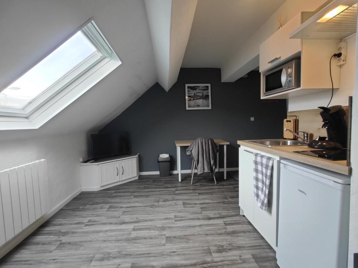 Studio "Sous Les Toits", Proche Hyper Centre Et Commerces ! Valenciennes Esterno foto