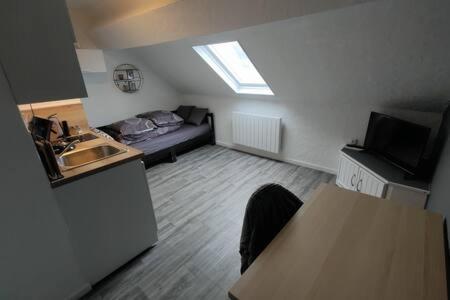 Studio "Sous Les Toits", Proche Hyper Centre Et Commerces ! Valenciennes Esterno foto
