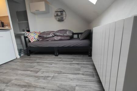 Studio "Sous Les Toits", Proche Hyper Centre Et Commerces ! Valenciennes Esterno foto