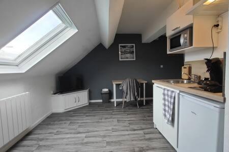 Studio "Sous Les Toits", Proche Hyper Centre Et Commerces ! Valenciennes Esterno foto